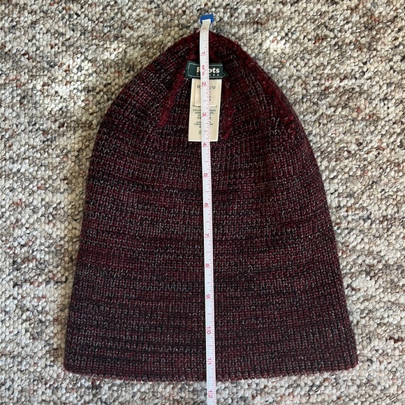 |4 for $20| 🤍 ROOTS Burgundy Heathered Tuque - Picture 6 of 7